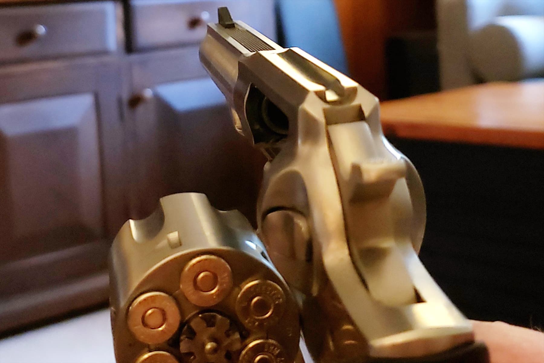 1800x1200_revolver.jpg
