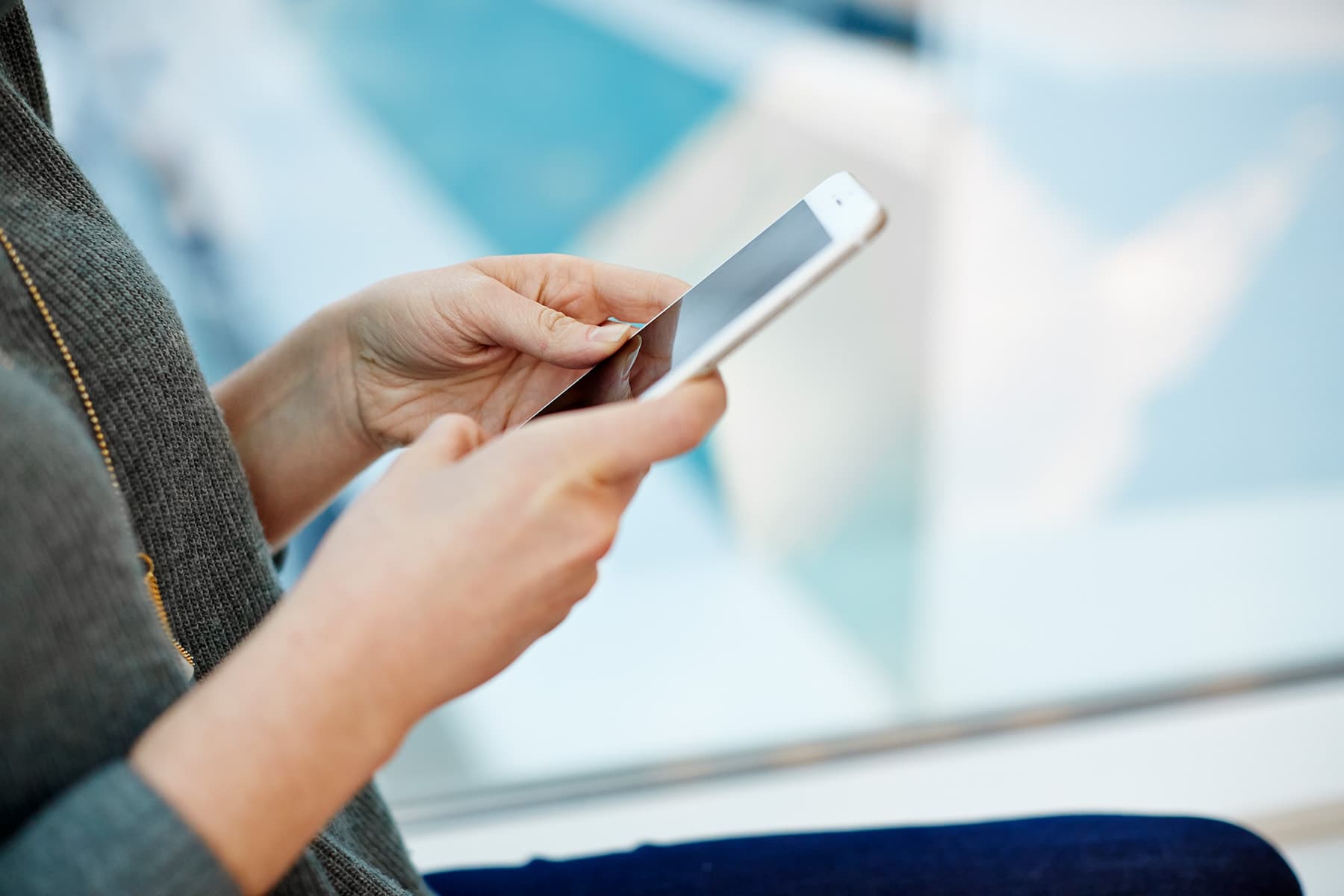 1800x1200_getty_rf_woman_holding_a_phone.jpg
