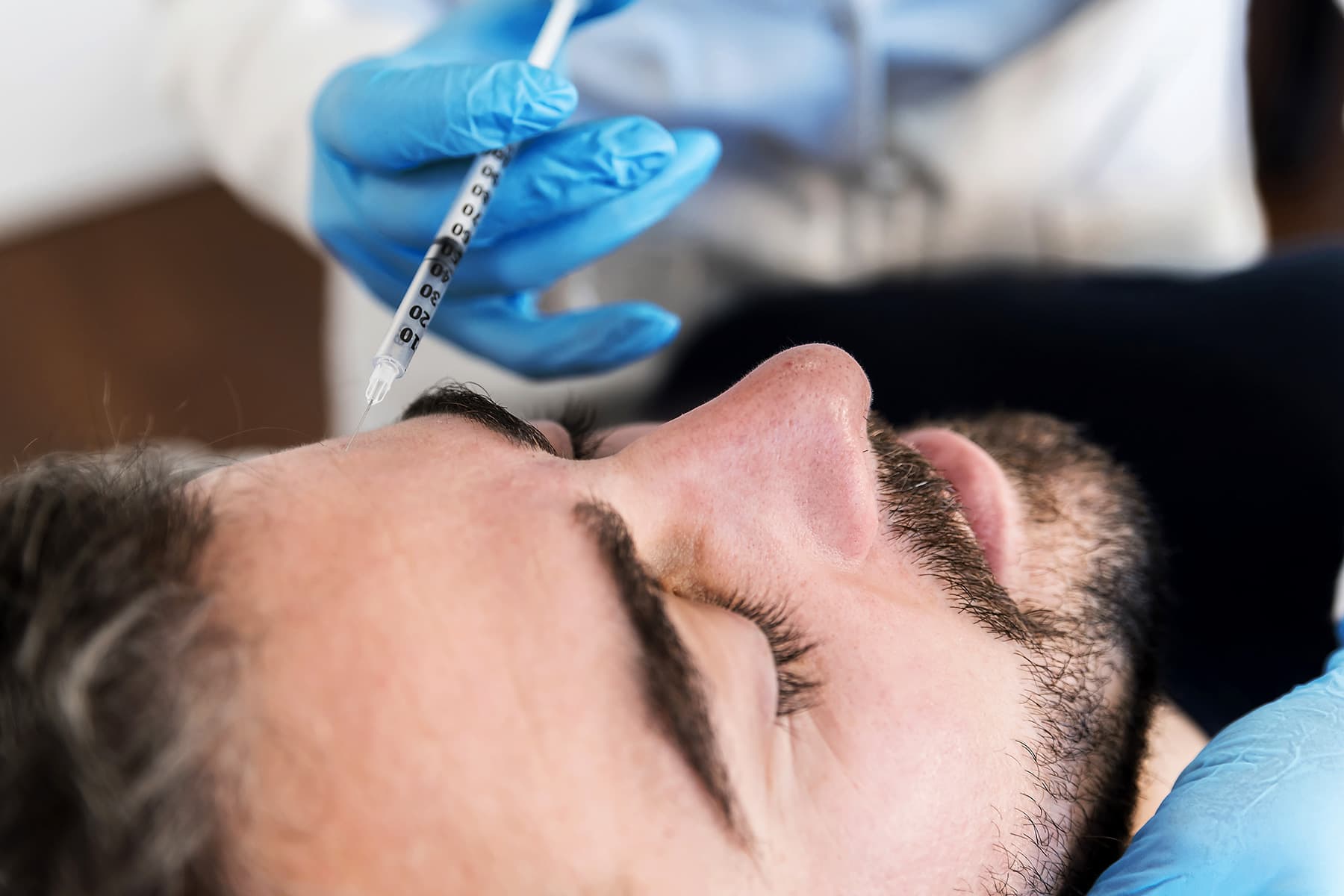 1800x1200_man_getting_botox_other.jpg