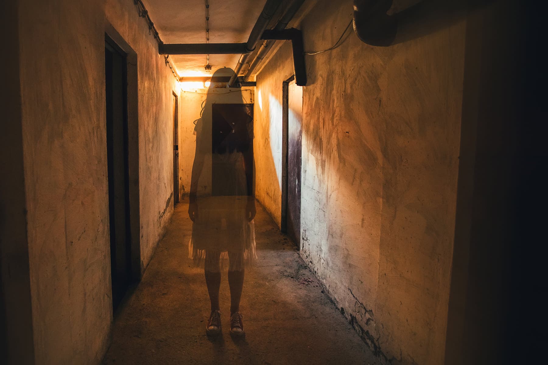 1800ss_getty_rf_hallucination_in_hallway.jpg
