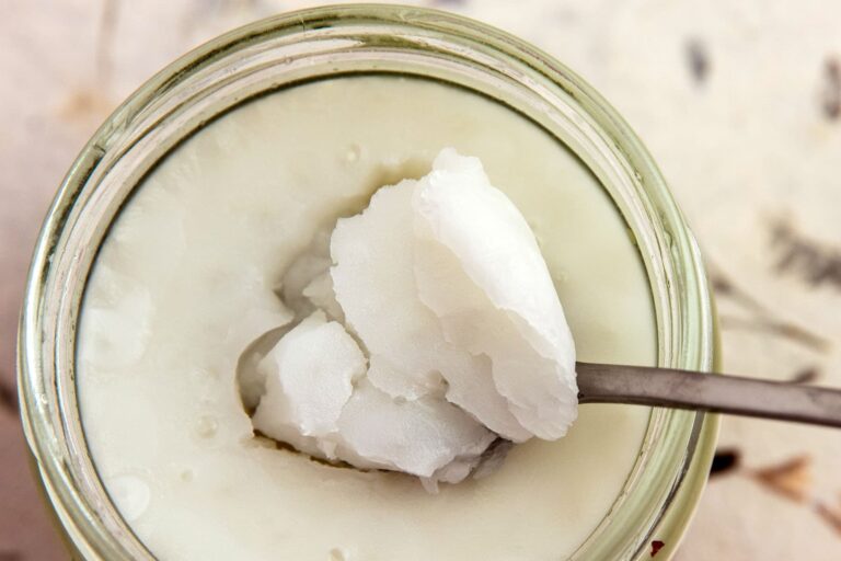 1800ss_getty_rf_jar_of_coconut_oil.jpg