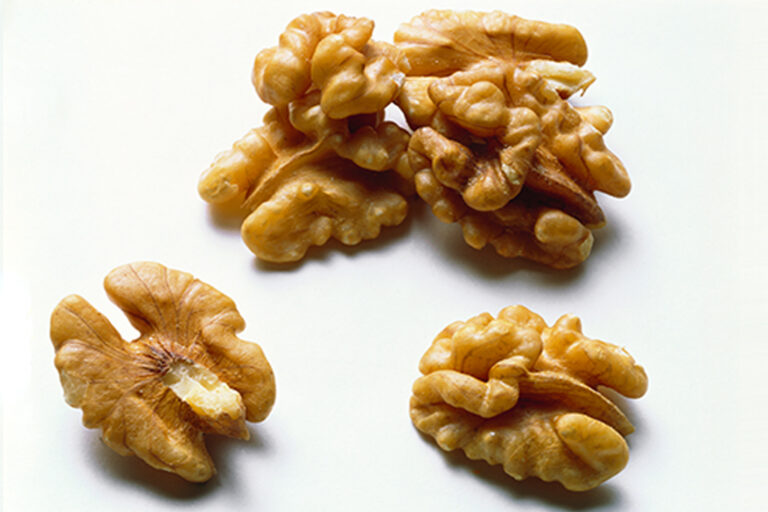 1800ss_thinkstock_rf_walnuts_on_table.jpg