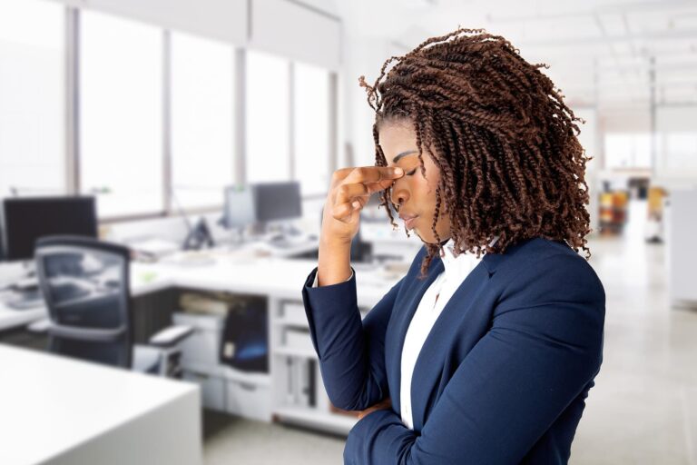 1800x1200_businesswoman_in_office_with_headache.jpg