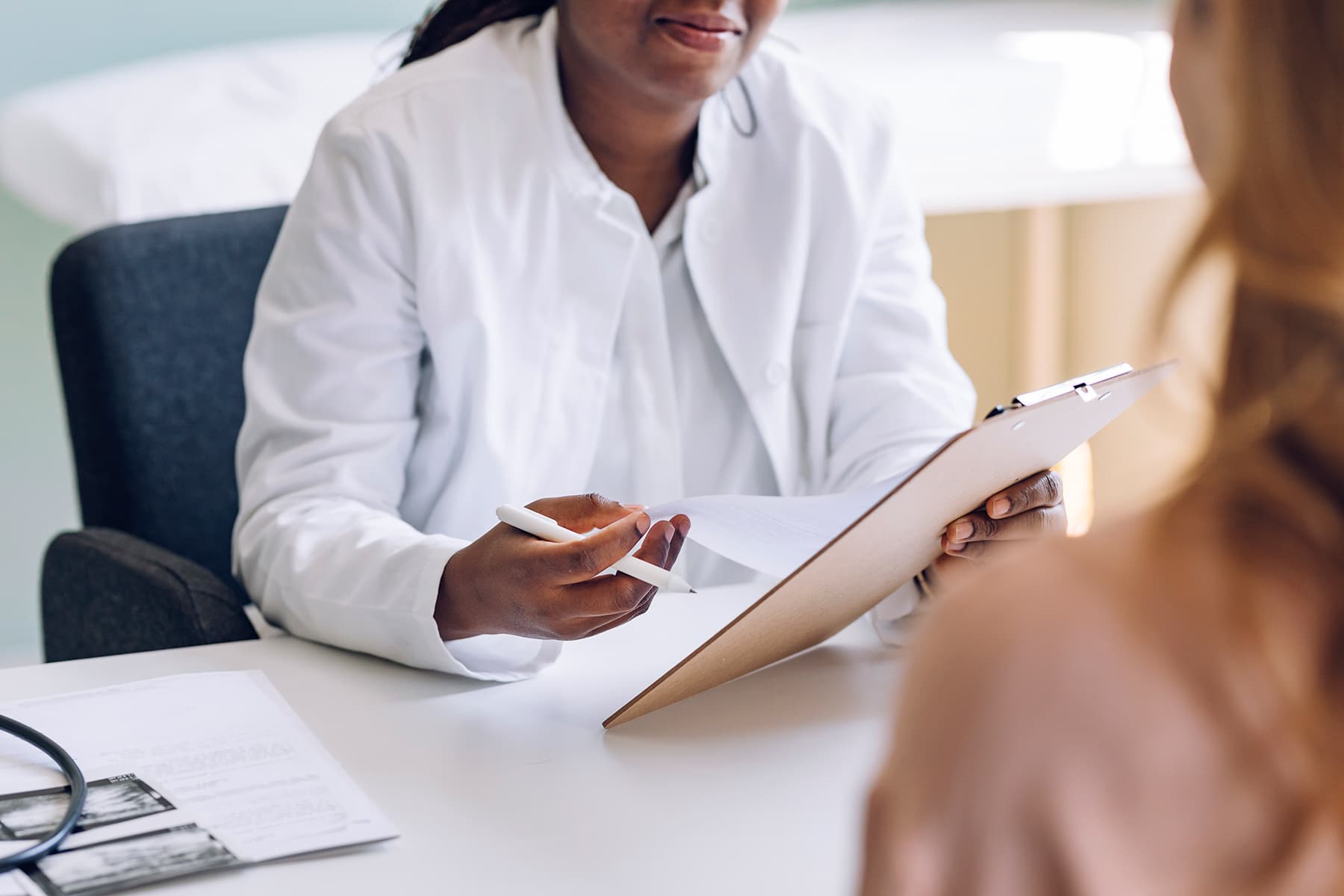 1800x1200_doctor_discussing_medical_record_with_patient.jpg