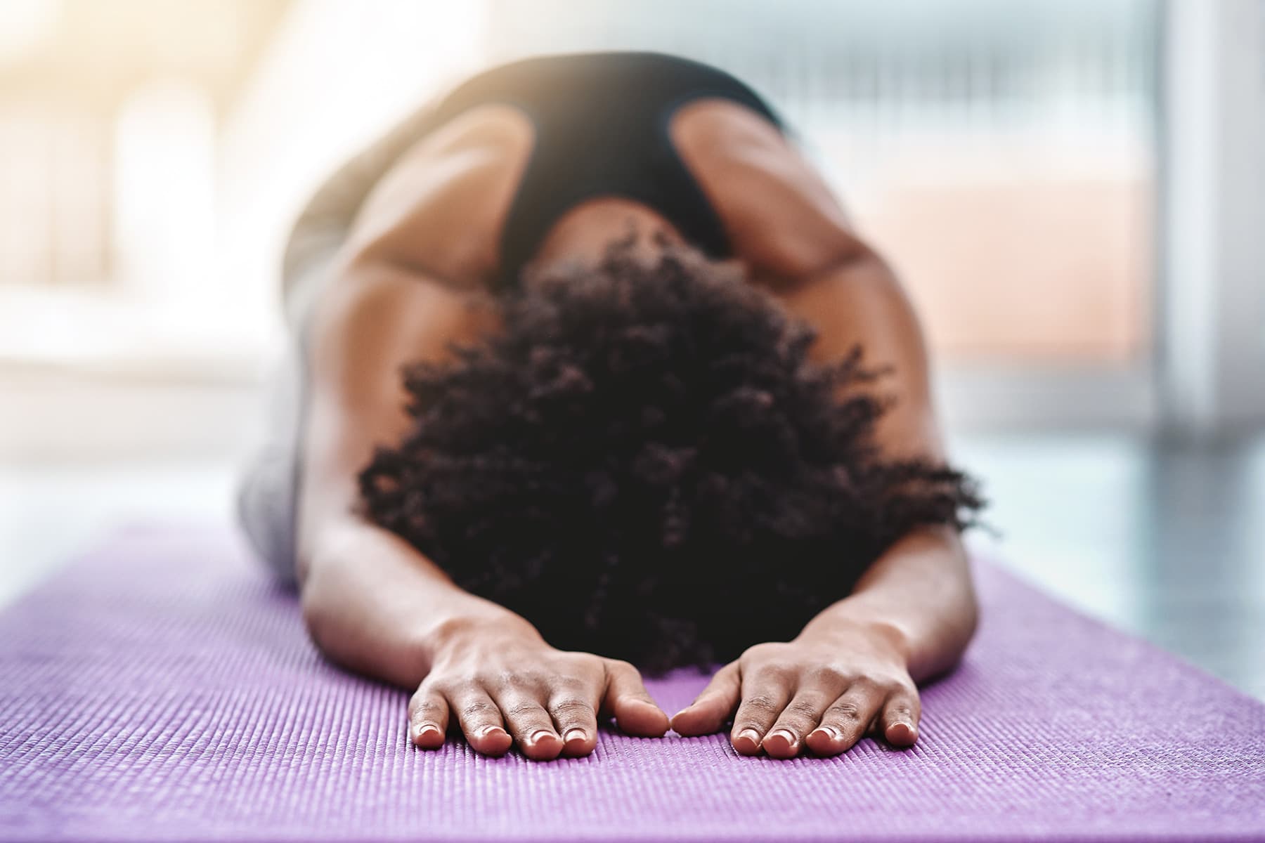 1800x1200_fitness_black_woman_yoga_stretch_01_other.jpg