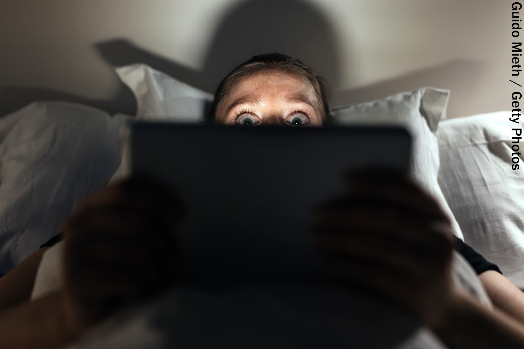 1800x1200_getty_rf_woman_watching_movie_on_tablet.jpg