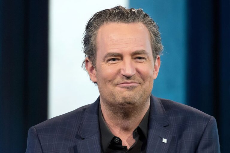 1800x1200_matthew_perry_2016.jpg