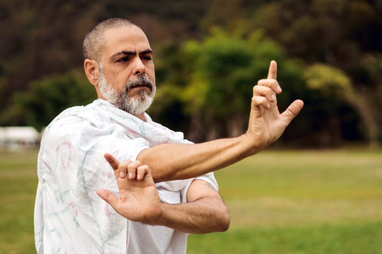 1800x1200_senior_man_performing_tai_chi_other.jpg