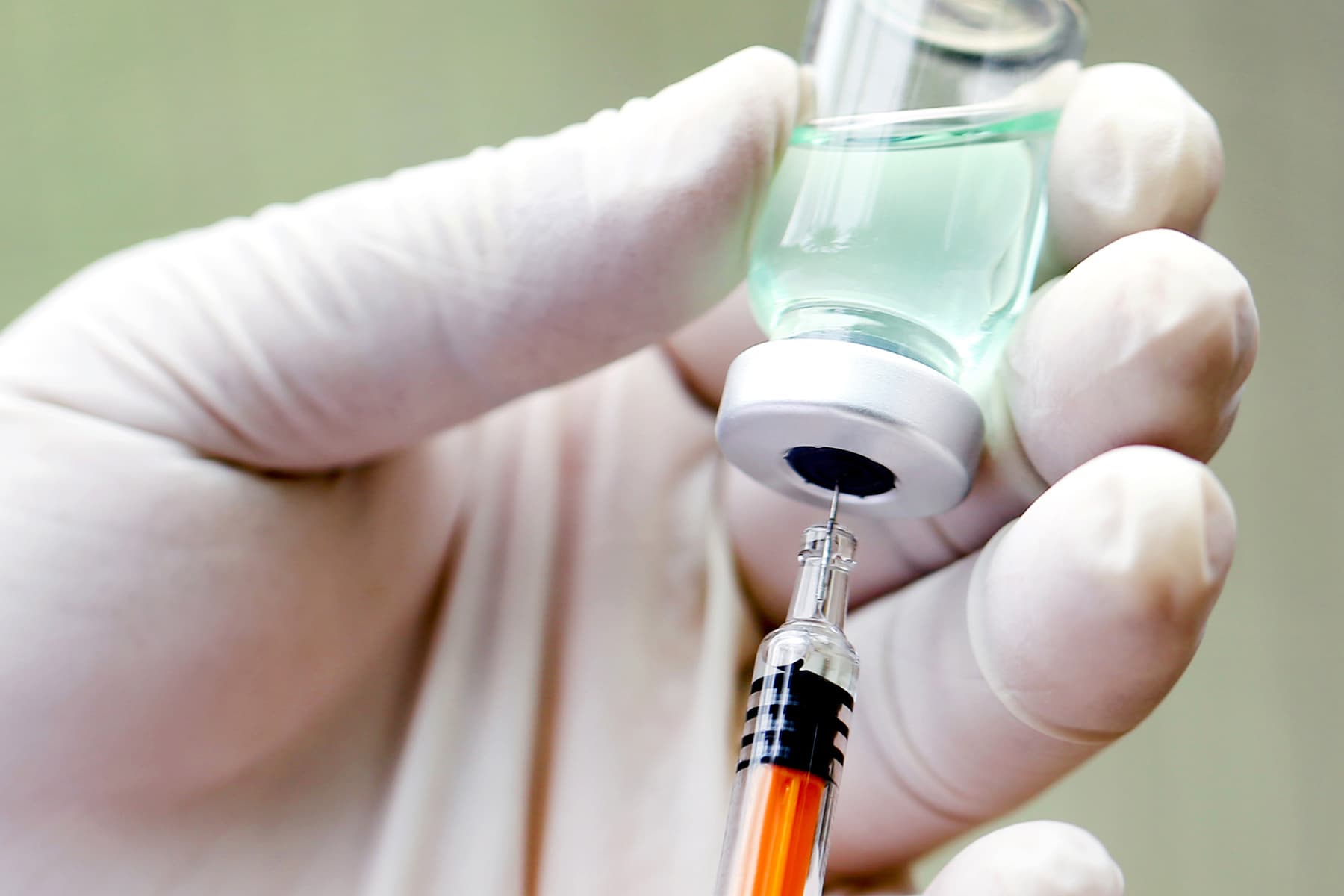 1800x1200_syringe_and_vial_in_gloved_hands_other.jpg
