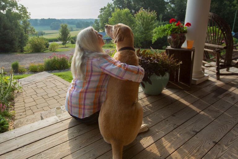 1800x1200_woman_with_dog_on_front_porch_other.jpg
