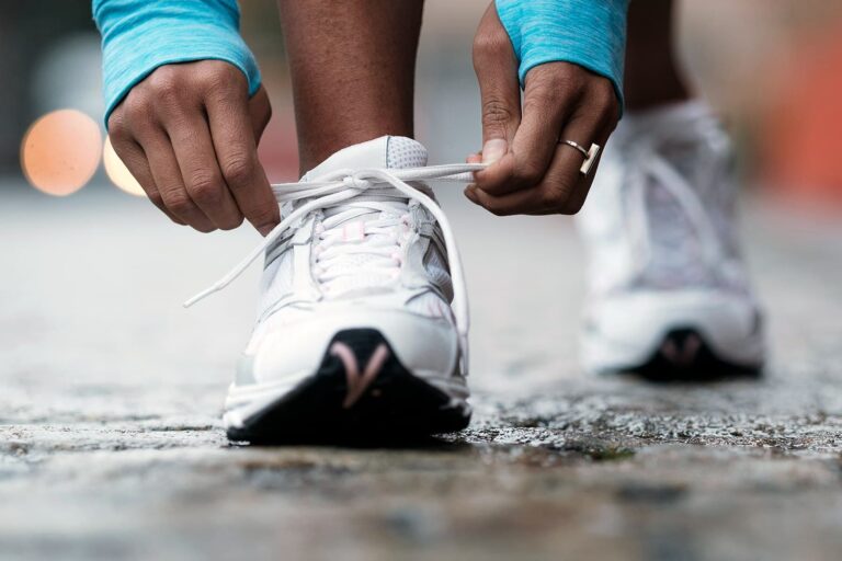 1800x1200_runner_tying_shoelaces.jpg